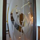 Porte vetro cristallo bronzo scorrevoli stipite legno decoro personalizzato kandinsky (12)-1000